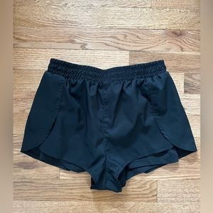 XS Girlfriend Collective Trail Short